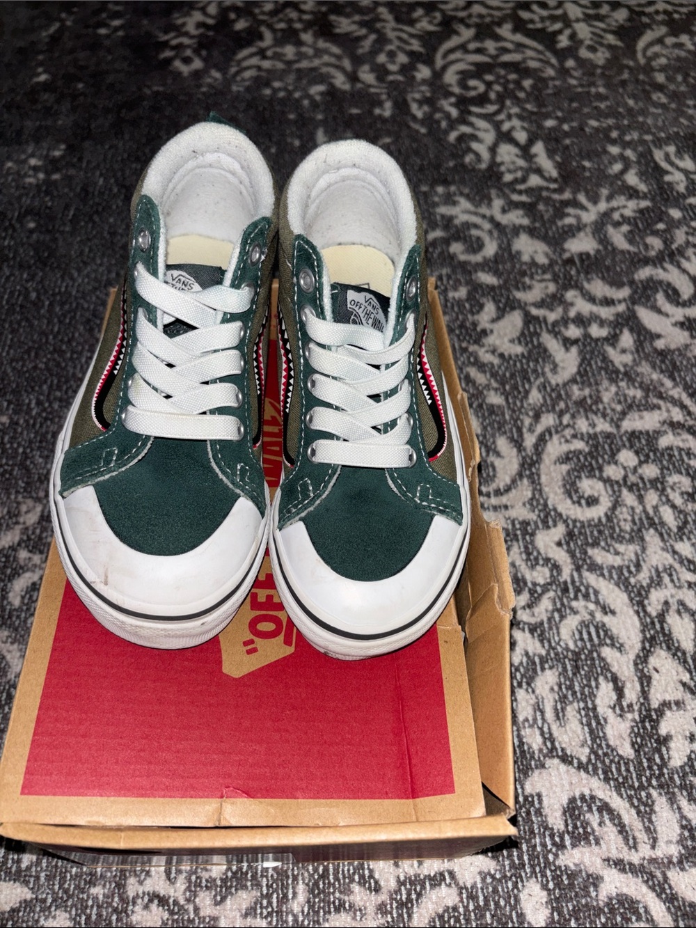 Vans Kids Low-Top Sneakers in Forest Green and White